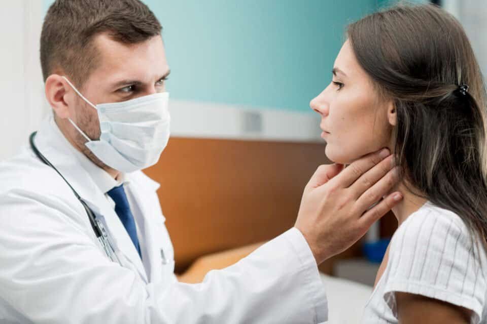 كيف يتم تشخيص تضخم الغدة الدرقية؟