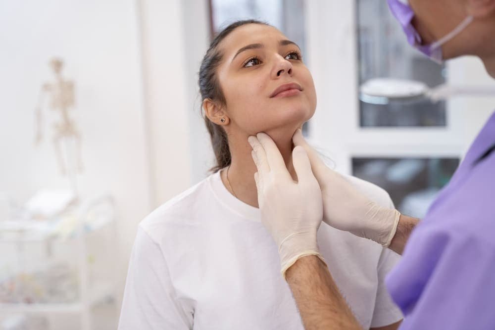 أعراض عقد الغدة الدرقية الحميدة