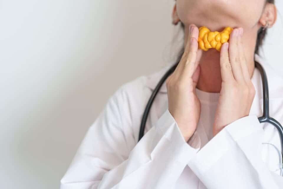 الآثار الجانبية لقسطرة الغدة الدرقية